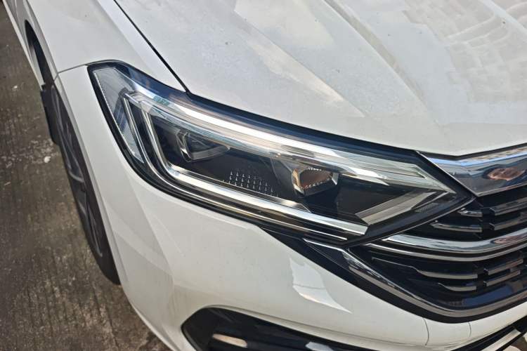 Used Volkswagen Sagitar 2023 300TSI DSG Excellence Edition Right Front Headlight