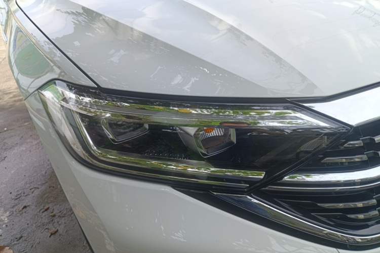 Used Volkswagen Sagitar 2023 300TSI DSG Excellence Edition Right Front Headlight