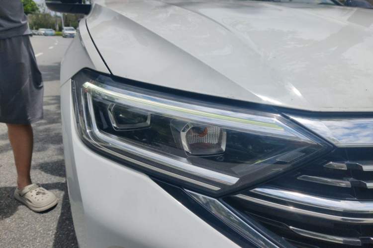 Used Volkswagen Sagitar 2023 300TSI DSG Excellence Edition Right Front Headlight