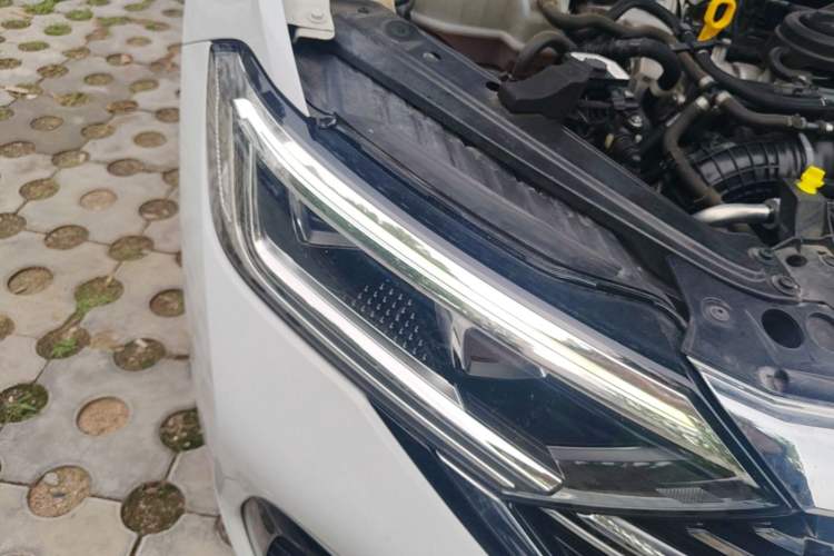 Used Volkswagen Sagitar 2023 300TSI DSG Excellence Edition Right Front Headlight