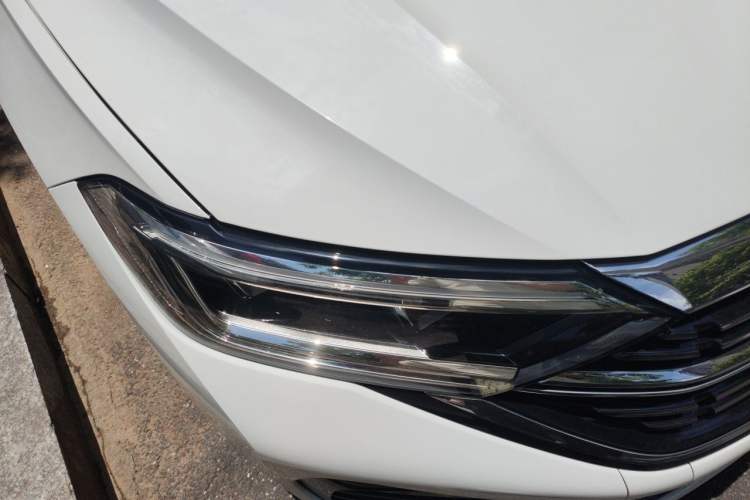 Used Volkswagen Sagitar 2023 300TSI DSG Excellence Edition Right Front Headlight