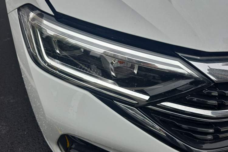 Used Volkswagen Sagitar 2023 300TSI DSG Excellence Edition Right Front Headlight