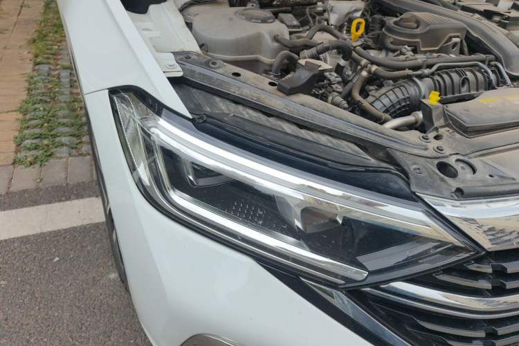 Used Volkswagen Sagitar 2023 300TSI DSG Excellence Edition Right Front Headlight