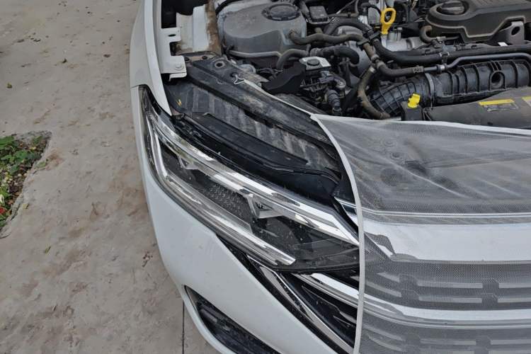 Used Volkswagen Sagitar 2023 300TSI DSG Excellence Edition Right Front Headlight