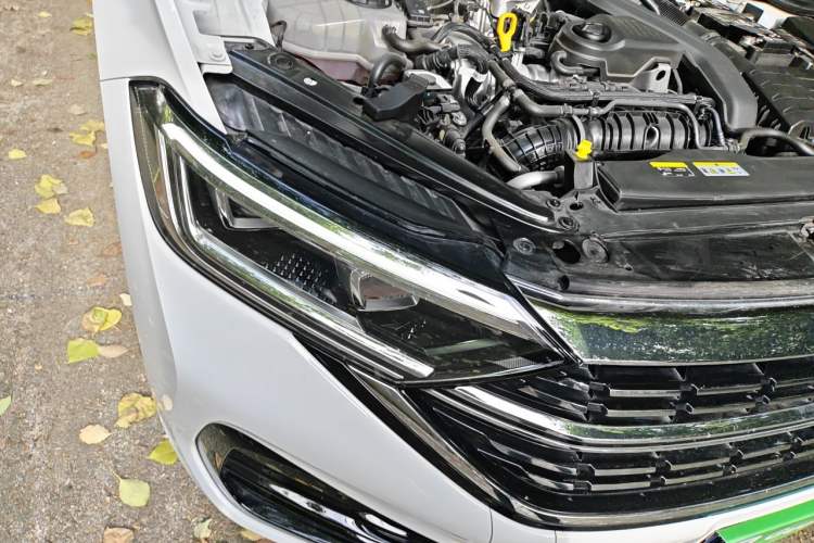 Used Volkswagen Sagitar 2023 300TSI DSG Excellence Edition Right Front Headlight