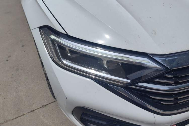Used Volkswagen Sagitar 2023 300TSI DSG Excellence Edition Right Front Headlight