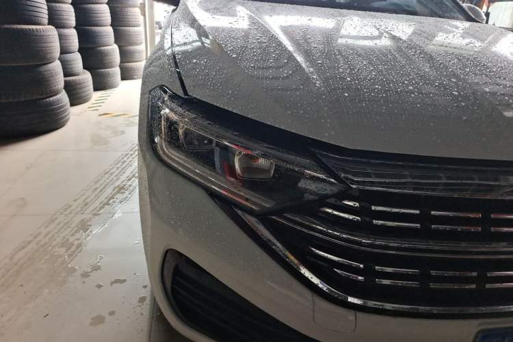 Used Volkswagen Sagitar 2023 300TSI DSG Excellence Edition Right Front Headlight