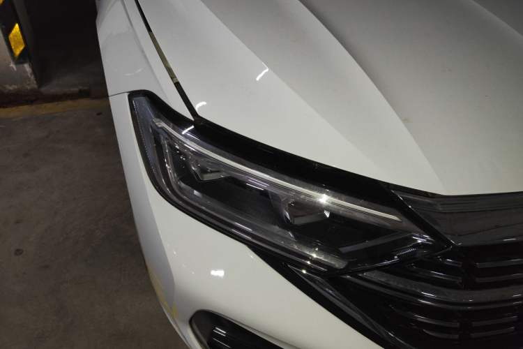 Used Volkswagen Sagitar 2023 300TSI DSG Excellence Edition Right Front Headlight