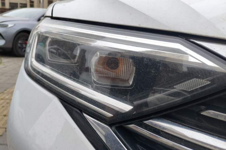 Used Volkswagen Sagitar 2023 300TSI DSG Excellence Edition Right Front Headlight