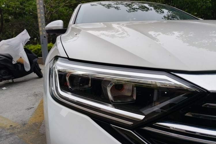 Used Volkswagen Sagitar 2023 300TSI DSG Excellence Edition Right Front Headlight
