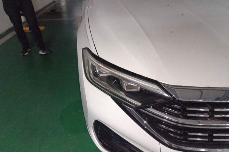 Used Volkswagen Sagitar 2023 300TSI DSG Excellence Edition Right Front Headlight