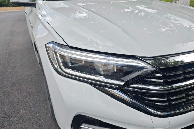 Used Volkswagen Sagitar 2023 300TSI DSG Excellence Edition Right Front Headlight