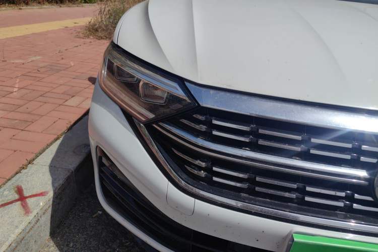 Used Volkswagen Sagitar 2023 300TSI DSG Excellence Edition Right Front Headlight