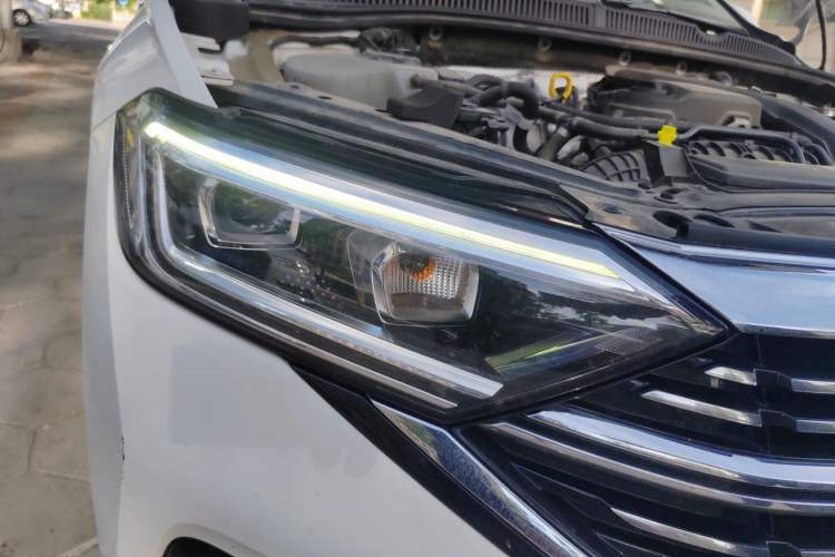 Used Volkswagen Sagitar 2023 300TSI DSG Excellence Edition Right Front Headlight