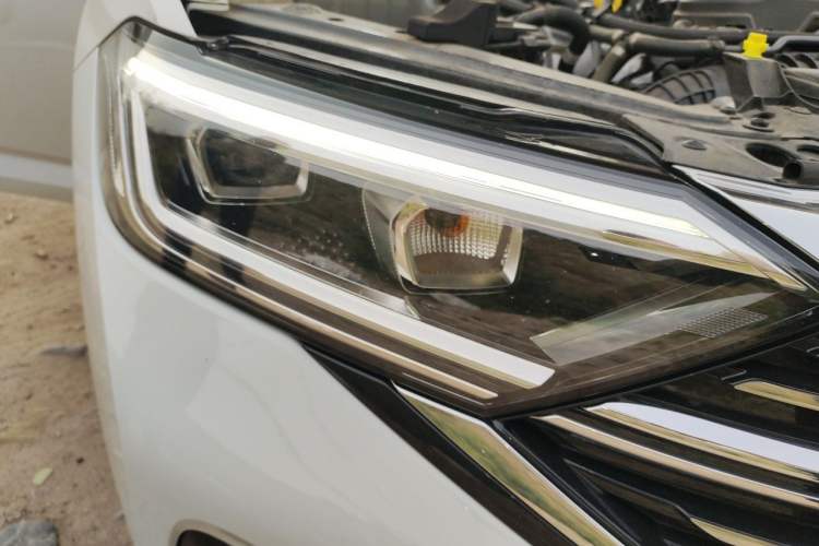Used Volkswagen Sagitar 2023 300TSI DSG Excellence Edition Right Front Headlight