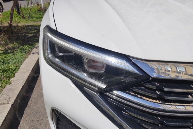 Used Volkswagen Sagitar 2023 300TSI DSG Excellence Edition Right Front Headlight
