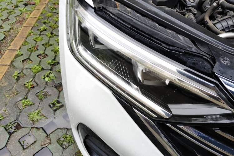 Used Volkswagen Sagitar 2023 300TSI DSG Excellence Edition Right Front Headlight