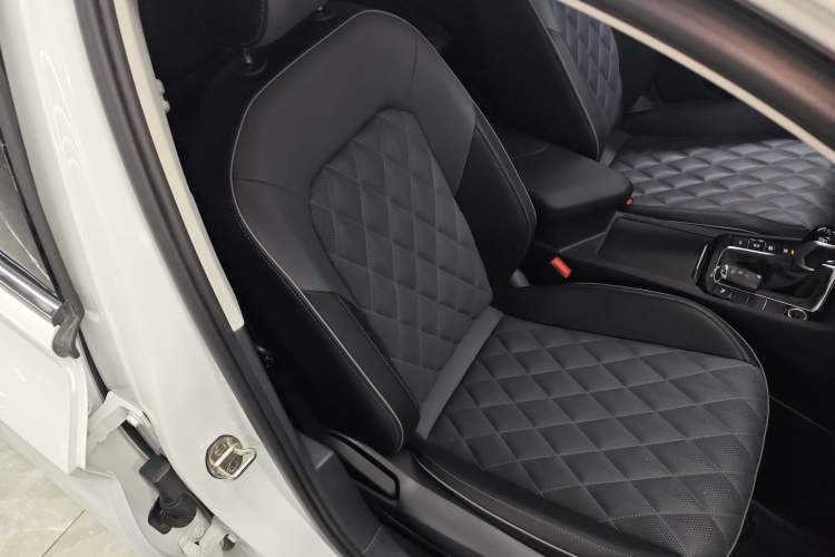 Used Volkswagen Sagitar 2023 300TSI DSG Excellence Edition Right Front Seat