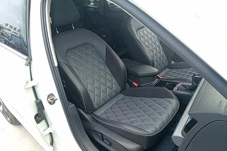 Used Volkswagen Sagitar 2023 300TSI DSG Excellence Edition Right Front Seat
