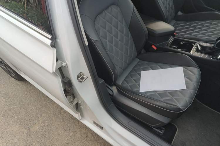 Used Volkswagen Sagitar 2023 300TSI DSG Excellence Edition Right Front Seat
