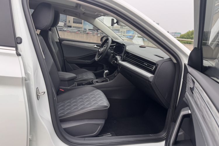 Used Volkswagen Sagitar 2023 300TSI DSG Excellence Edition Right Front Seat
