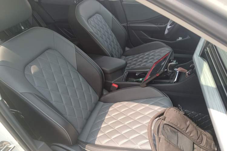 Used Volkswagen Sagitar 2023 300TSI DSG Excellence Edition Right Front Seat