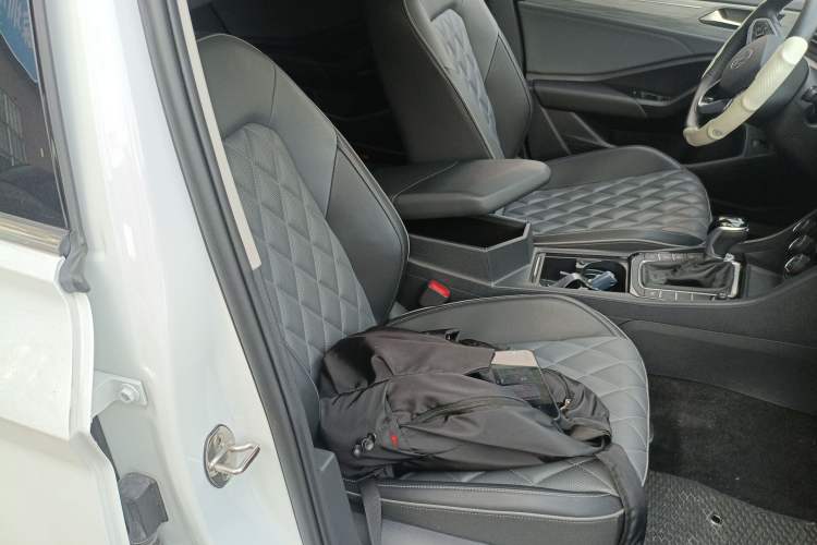 Used Volkswagen Sagitar 2023 300TSI DSG Excellence Edition Right Front Seat
