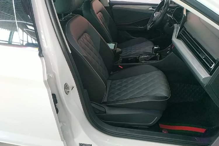 Used Volkswagen Sagitar 2023 300TSI DSG Excellence Edition Right Front Seat