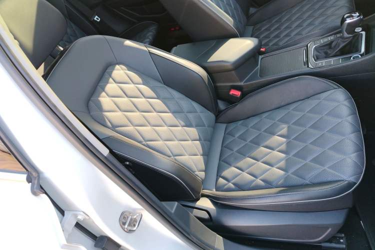 Used Volkswagen Sagitar 2023 200TSI DSG Excellence Edition Right Front Seat