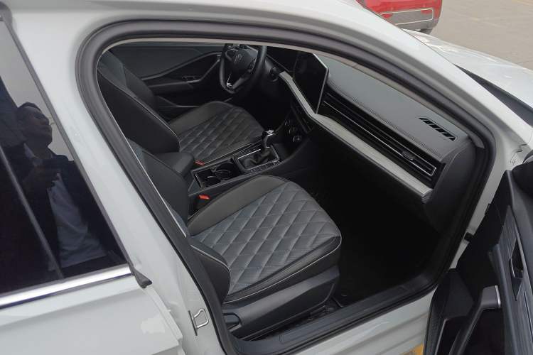 Used Volkswagen Sagitar 2023 300TSI DSG Excellence Edition Right Front Seat