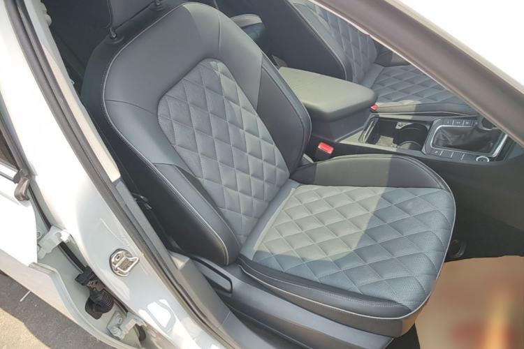 Used Volkswagen Sagitar 2023 300TSI DSG Excellence Edition Right Front Seat