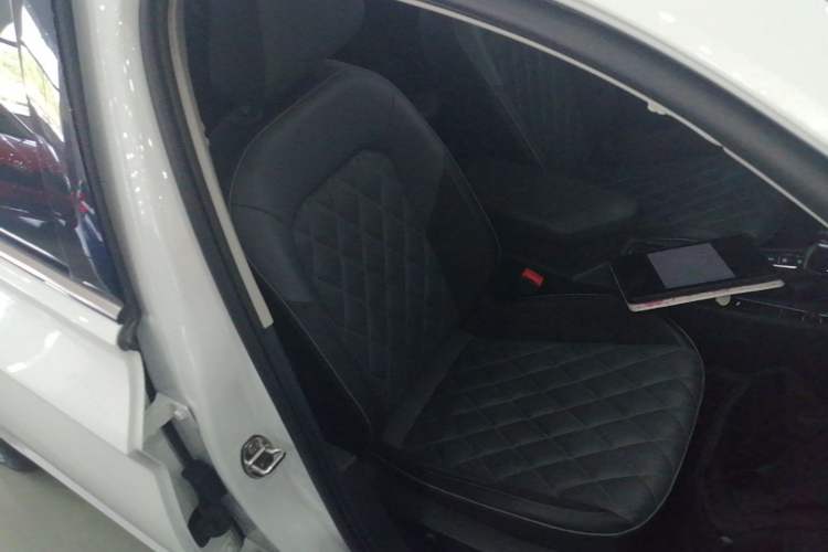 Used Volkswagen Sagitar 2023 300TSI DSG Excellence Edition Right Front Seat