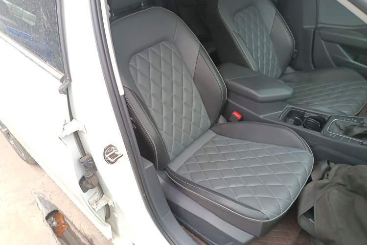 Used Volkswagen Sagitar 2023 300TSI DSG Excellence Edition Right Front Seat