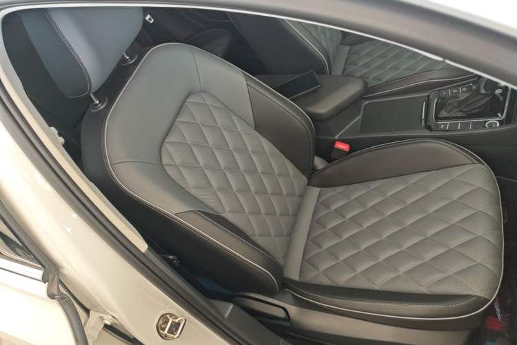 Used Volkswagen Sagitar 2023 300TSI DSG Excellence Edition Right Front Seat