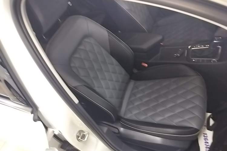 Used Volkswagen Sagitar 2023 300TSI DSG Excellence Edition Right Front Seat