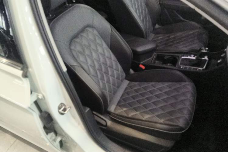 Used Volkswagen Sagitar 2023 300TSI DSG Excellence Edition Right Front Seat