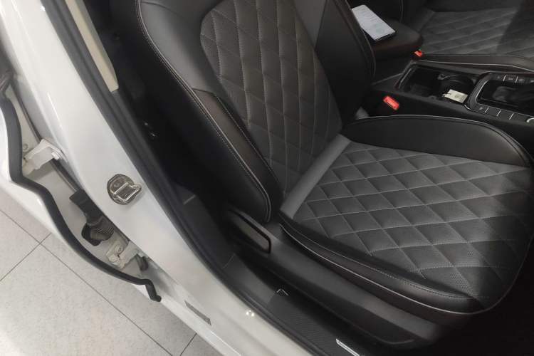 Used Volkswagen Sagitar 2023 300TSI DSG Excellence Edition Right Front Seat