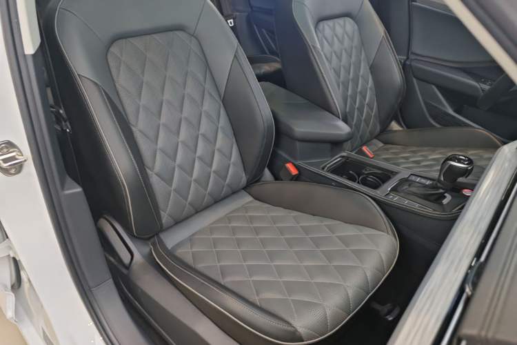Used Volkswagen Sagitar 2023 300TSI DSG Excellence Edition Right Front Seat