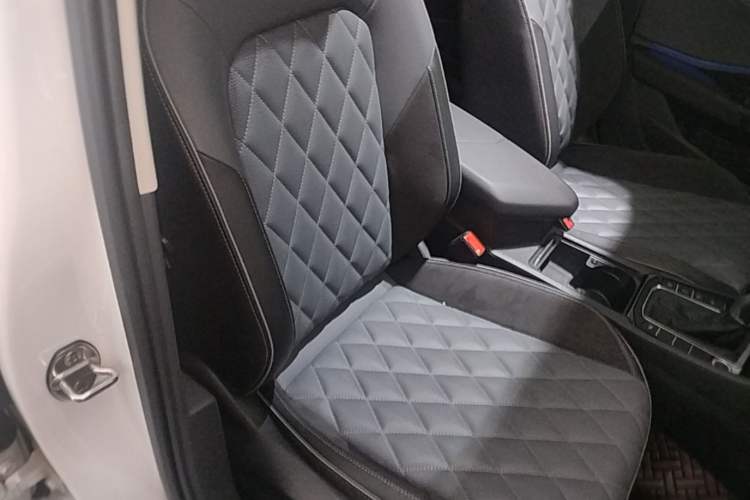 Used Volkswagen Sagitar 2023 300TSI DSG Excellence Edition Right Front Seat
