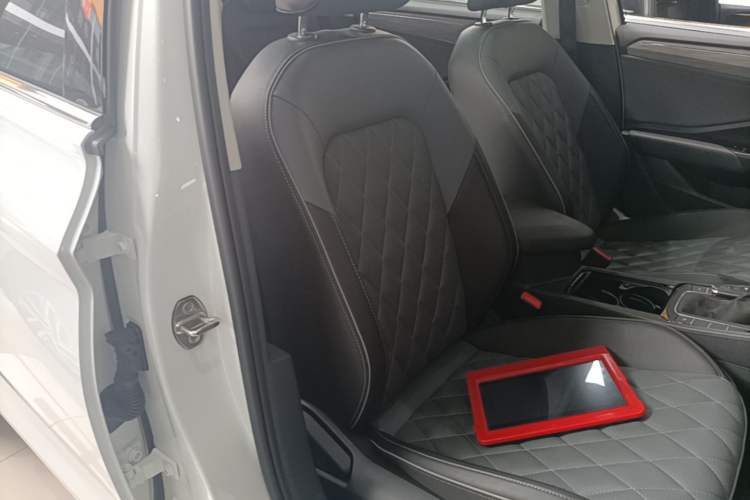 Used Volkswagen Sagitar 2023 300TSI DSG Excellence Edition Right Front Seat