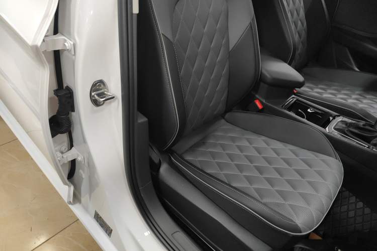 Used Volkswagen Sagitar 2023 300TSI DSG Excellence Edition Right Front Seat