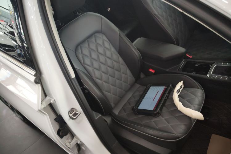 Used Volkswagen Sagitar 2023 300TSI DSG Excellence Edition Right Front Seat