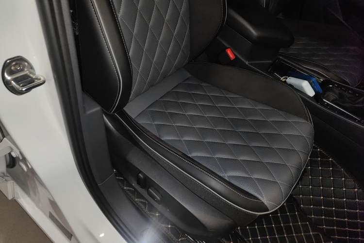 Used Volkswagen Sagitar 2023 300TSI DSG Excellence Edition Right Front Seat