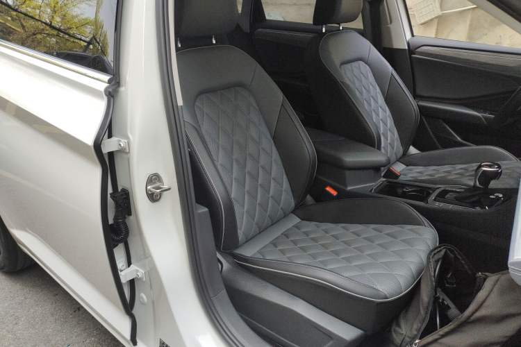 Used Volkswagen Sagitar 2023 300TSI DSG Excellence Edition Right Front Seat