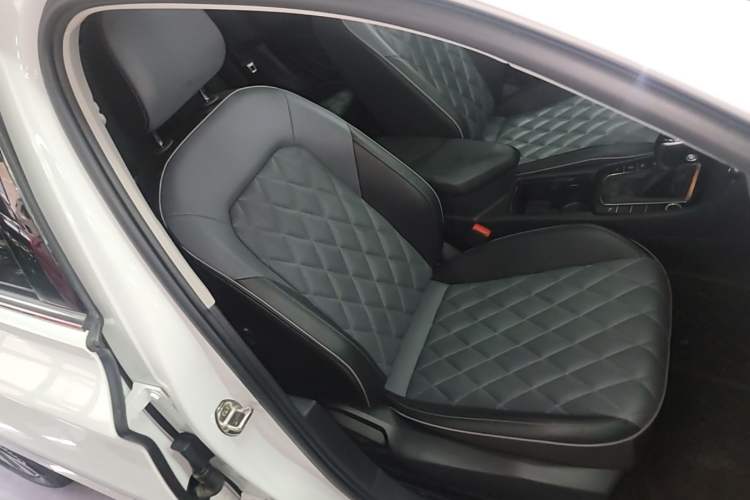 Used Volkswagen Sagitar 2023 300TSI DSG Excellence Edition Right Front Seat