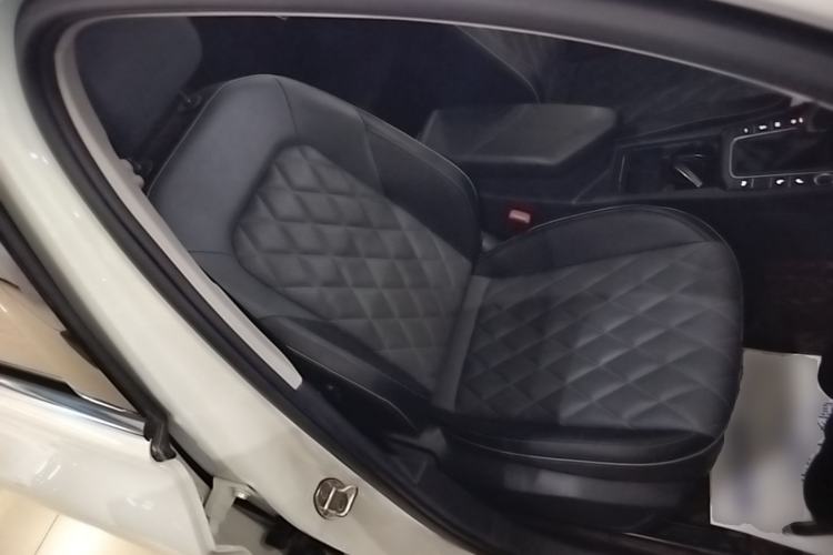 Used Volkswagen Sagitar 2023 300TSI DSG Excellence Edition Right Front Seat