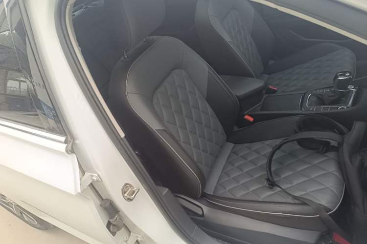 Used Volkswagen Sagitar 2023 300TSI DSG Excellence Edition Right Front Seat