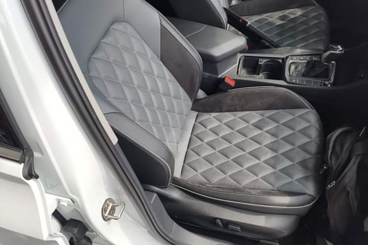 Used Volkswagen Sagitar 2023 300TSI DSG Excellence Edition Right Front Seat