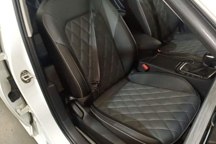 Used Volkswagen Sagitar 2023 300TSI DSG Excellence Edition Right Front Seat