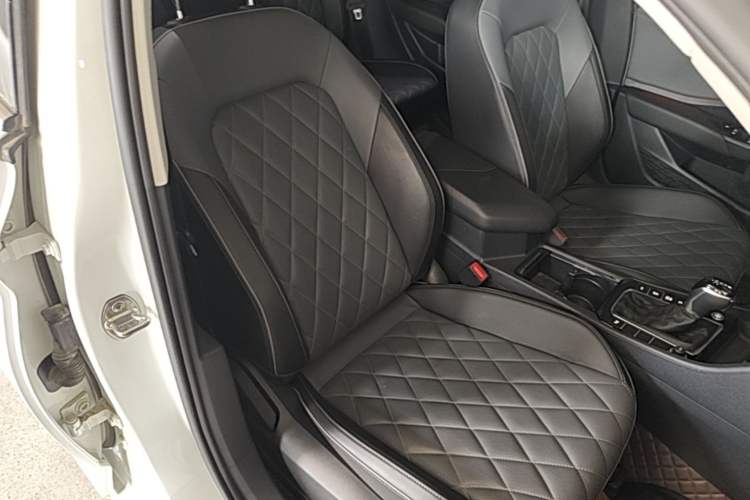 Used Volkswagen Sagitar 2023 300TSI DSG Excellence Edition Right Front Seat